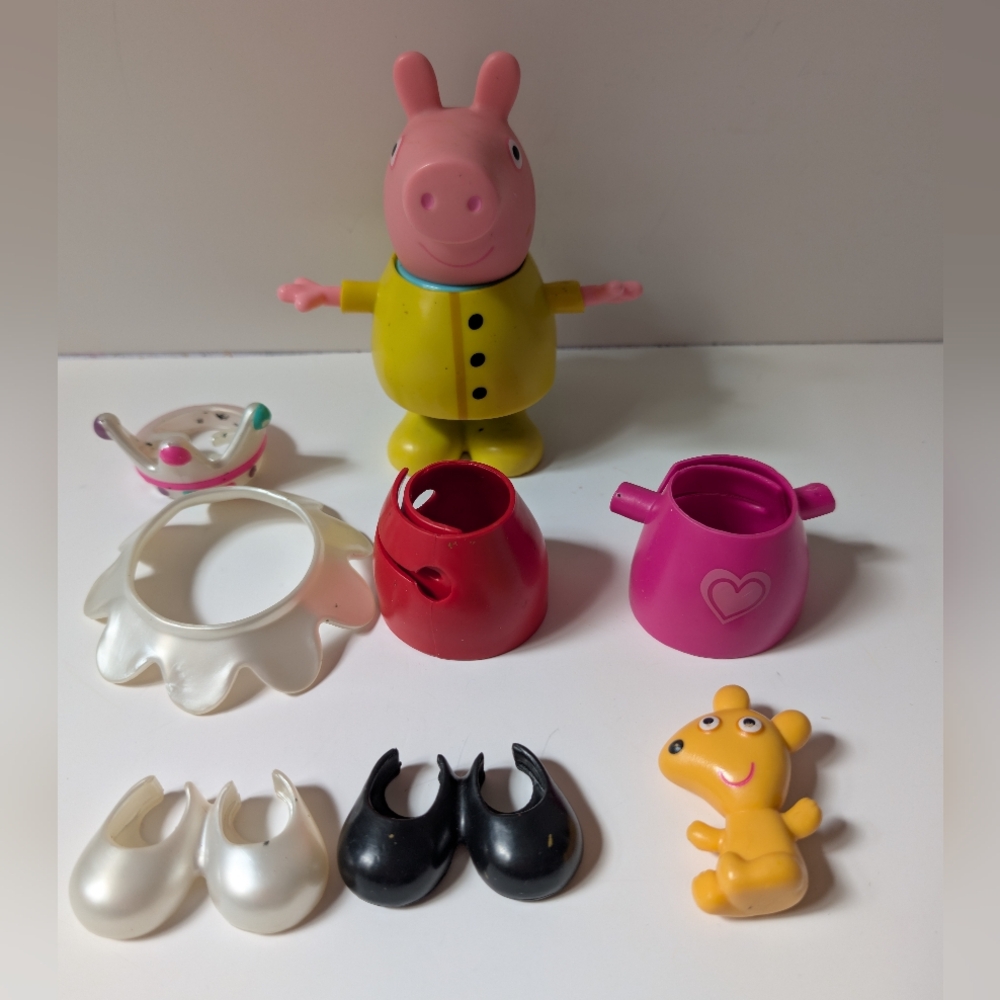 Peppa Pig Dress-Up Toy Set - Yellow, Pink, Red, Black, White